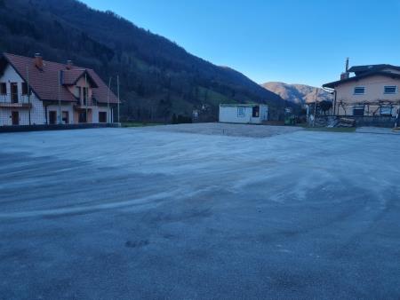 Idrija pri Bači_po odstranitvi stare šole (Davor Simčič) (3)
